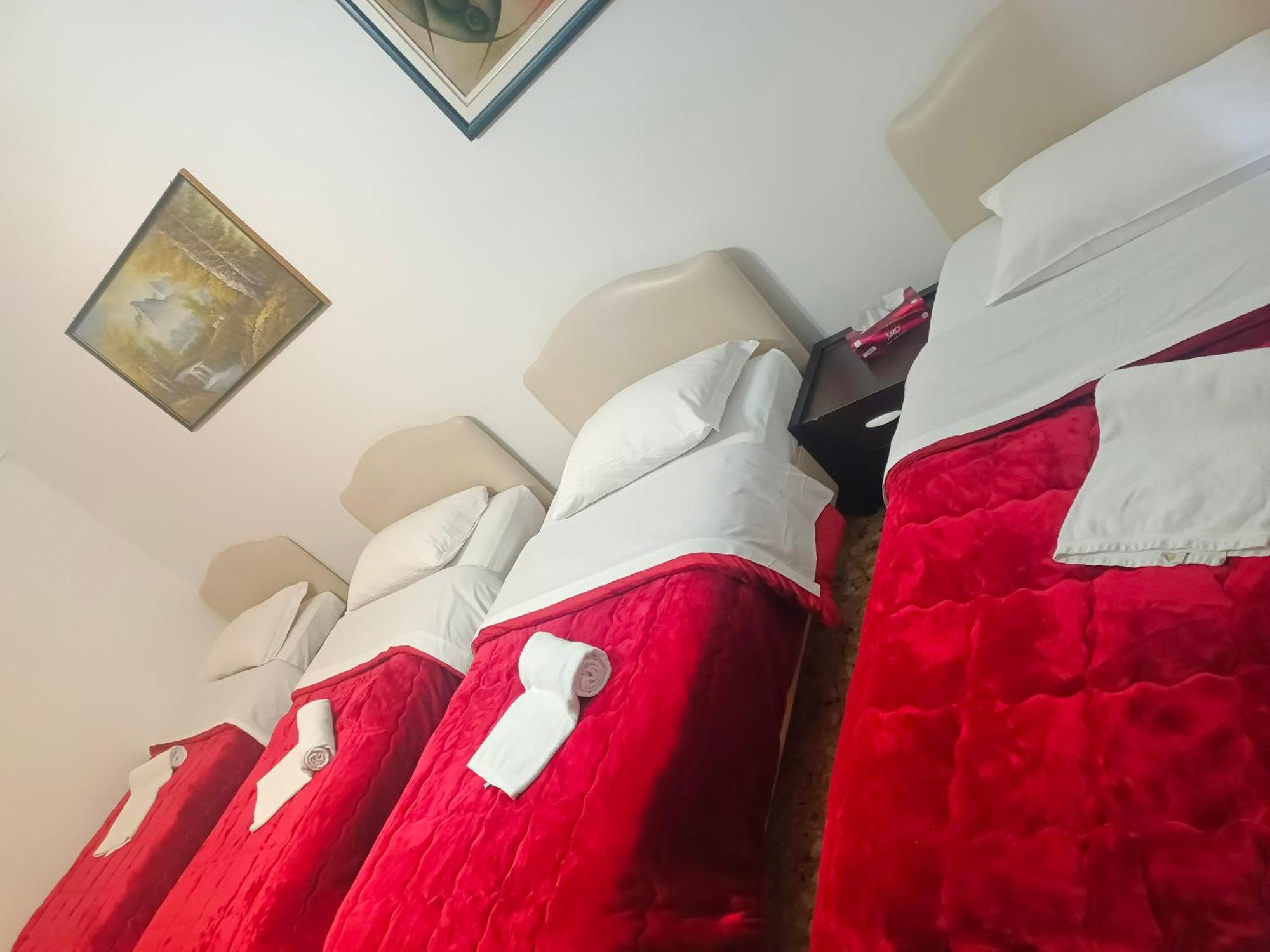Host Roma Hostel Екстериор снимка